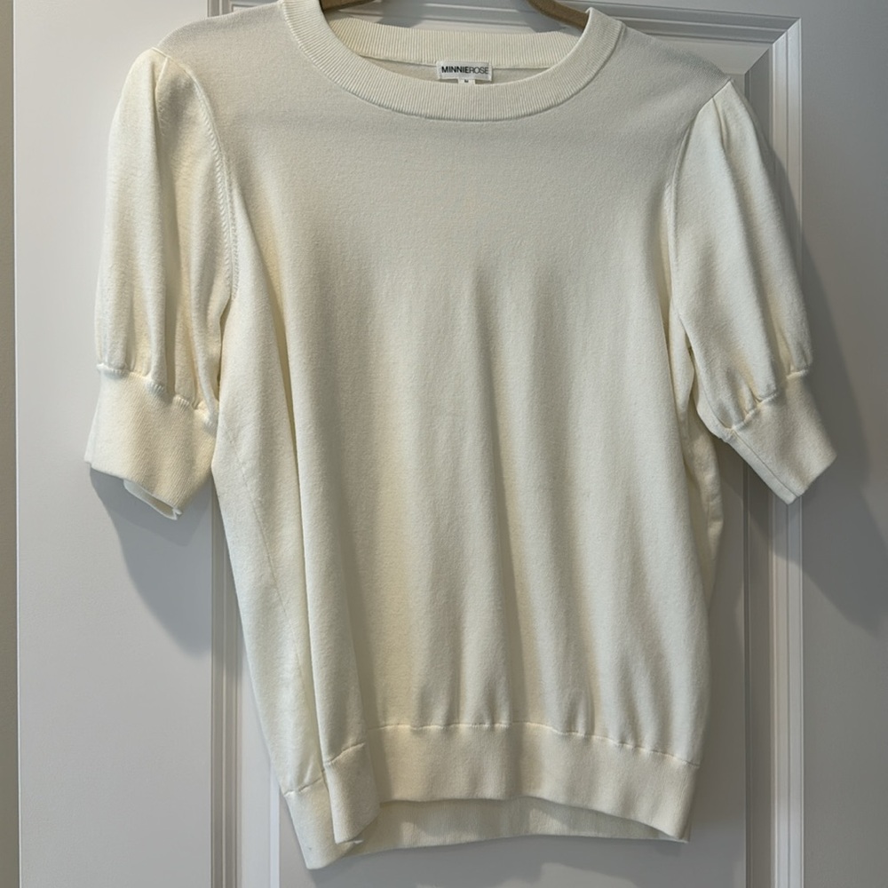MINNIE ROSE Short Sleeve Capped Sleeve. Size Medium. Cream color.